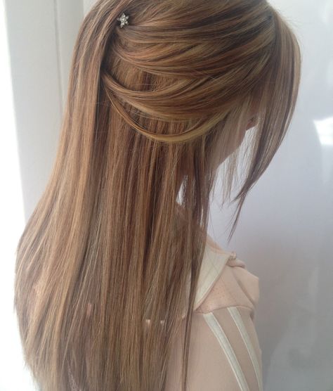 Hair ideas for the matric dance. Half up half down long hair upstyle Eid Special Hairstyle, Straight Hairstyles For Wedding, Straight Wedding Hair, Wedding Hairstyles And Makeup, Hairstyles For Wedding, Wedding Hairstyles Medium Length, Simple Wedding Hairstyles, Eid Special, Wedding Guest Hairstyles