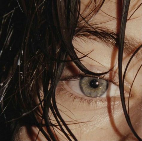 Harry Green, Harry Styles Dunkirk, Harry Styles Eyes, Harry Styles Icons, Princess Parking, One Direction Photos, Harry Potter Books, Photo Heart, Black Hole