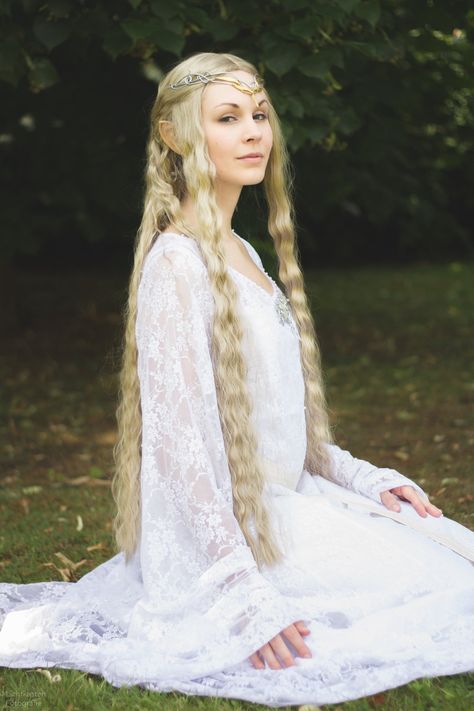 Galadriel Costume, Galadriel Cosplay, Lotr Elves, Elf Cosplay, Halloween Makeup Inspiration, Elf Costume, Model Looks, Fantasy Story, Story Board