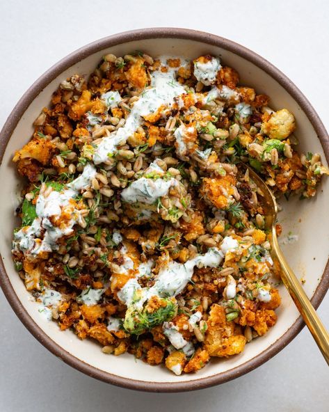 Summer Veggie Meals, Erewhon Buffalo Cauliflower Recipe, Cauliflower Bowls Healthy, Rainbow Cauliflower Recipe, Summer Dinner Recipes Vegetarian, Veggie Based Meals, Buffalo Cauliflower Bowl, Vegetarian Bowl Recipes, Plant Based Summer Recipes