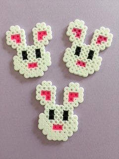 10 Easter Perler Bead Patterns and Ideas! - Keep Calm And Mommy On Easter Perler Bead Patterns, Easter Hama Beads, Hamma Beads Ideas, Melty Bead Patterns, Pearl Beads Pattern, 3d Perler Bead, Easter Garden, Hama Beads Design, Bead Crochet Patterns