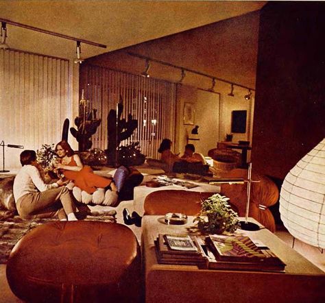 1970s Living Room | When Living Rooms Went Brown: “Earth Toning” of American Homes in ... Chocolate Living Rooms, 1970s Living Room, Brown Walls Living Room, 70s Living Room, 70s Interior Design, Arte Pulp, Retro Rooms, Brown Furniture Living Room, Brown Living Room Decor