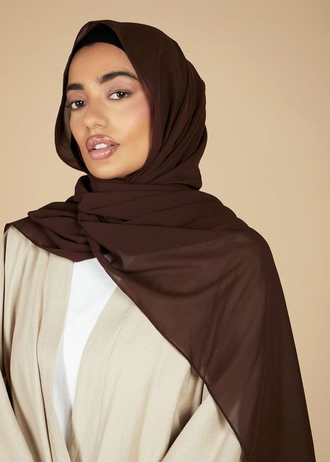 Crepe Hijab, Brown Hijab, Under Scarf, Hijab Colors, Popular Clothing Styles, Simple Frock Design, Simple Frocks, Hijab Trends, Casual Professional