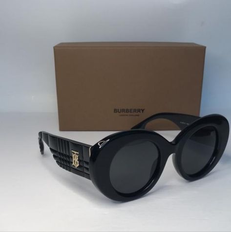 Authentic New BURBERRY 0BE4370U SUNGLASSES BLACK/DARK GREY Polarized Aviator Sunglasses, Sunglasses Logo, Blue Sunglasses, Sunglasses Frame, Brown Sunglasses, Burberry Accessories, Wayfarer Sunglasses, Vintage Burberry, Dark Grey Color