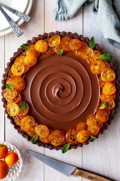 Chocolate Orange Tart, Chocolate And Orange Tart, Orange Tart, Vegan Tarts, Chocolate Crust, Chocolate Pastry, Creamy Corn, Desserts Vegan, Vegan Chocolate Chip