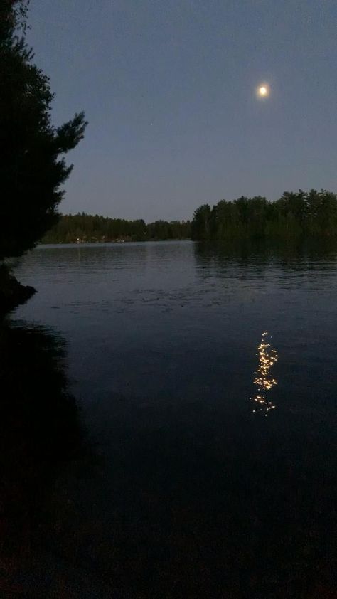 Lake At Night Aesthetic, Lakes Aesthetic, Moon Videos, Lake Aesthetics, Lake At Night, Lake Night, Dark Lake, Home At Night, Lake Vibes