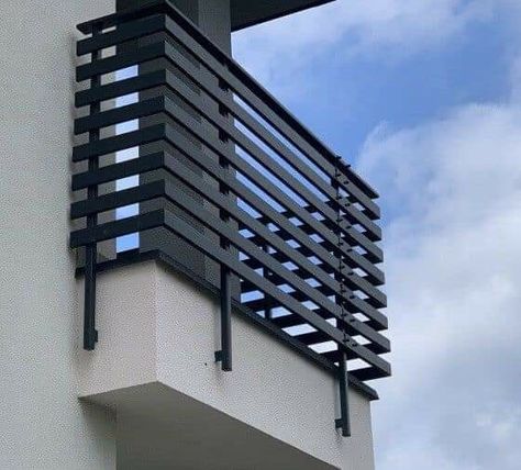 Fence Design For Balcony, Chic Home Exterior, Stair Decorating Ideas, Modern Balcony Railing, Metal Balcony Railing, Balcony Railing Design Modern, Paint Ideas Bedroom, Ideas Bedroom Aesthetic, Balcony Fence