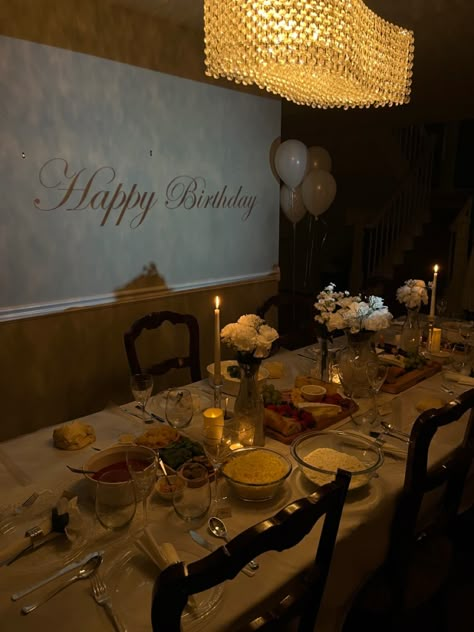 Cute Birthday Dinner, Birthday Dinner Ideas, Surprise Birthday Decorations, 20th Bday, Bday Dinner, Happy Birthday Decor, Birthday Ideas For Her, Birthday Babe, Cute Birthday Ideas