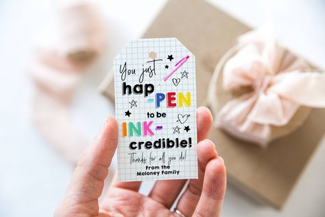 You Happen To Be Ink-credible Gift Tag Template, Printable Teacher Appreciation Week Tags, Editable Pen Thank You Gift Tag, Instant Download #editablegifttags #teacherappreciation #teacherthankyou #endofyeargift #teamappreciation #teachergifttag #pengifttag #youhappentobeinkcredible #inkgifttag #funteachertag #teacherappreciationweek You Happen To Be Ink Credible, Handmade Teachers Day Cards, Pen Quotes, Gift Tag Template Printable, Printable Teacher Appreciation, Editable Gift Tags, Teacher Appreciation Printables, Teacher Gift Tags, Holiday Card Template