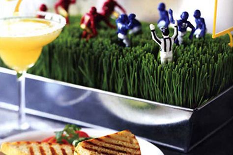 Touchdown! 20 Ideas for the Ultimate Super Bowl Party via Brit + Co. Football Centerpieces, Super Bowl Menu, Easy Super Bowl, Super Bowl Decorations, Football Banquet, Sports Party Decorations, Mini Footballs, Super Bowl Party, Super Bowl Sunday