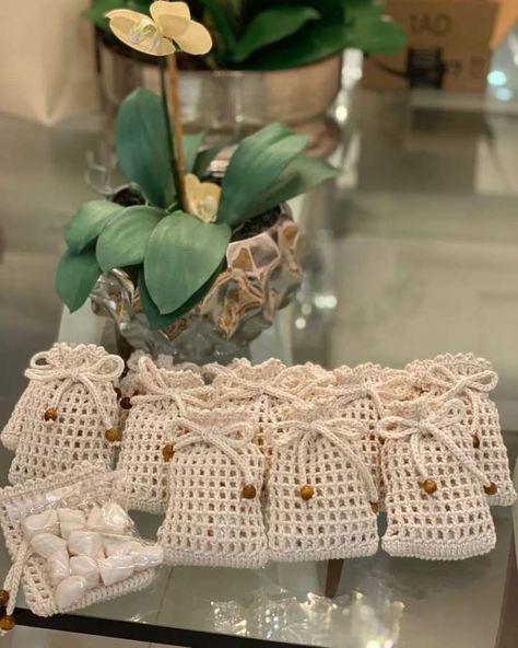 Crochet Wedding Souvenir Ideas, Crochet Party Favors, Crochet Favors, Crochet Wedding Favours, Crochet Wedding Gift, Making Gifts, Crochet Rings, Crochet Fairy, Crochet Cord