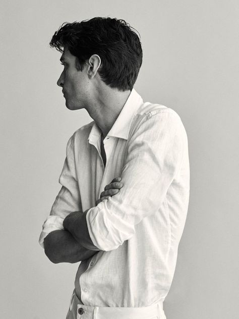 Matthew Bell (Massimo Dutti) Matthew Bell, Male Portrait Poses, Figure Reference, Body Reference Drawing, Human Poses, Figure Drawing Reference, Body Reference, Male Poses, Body Poses