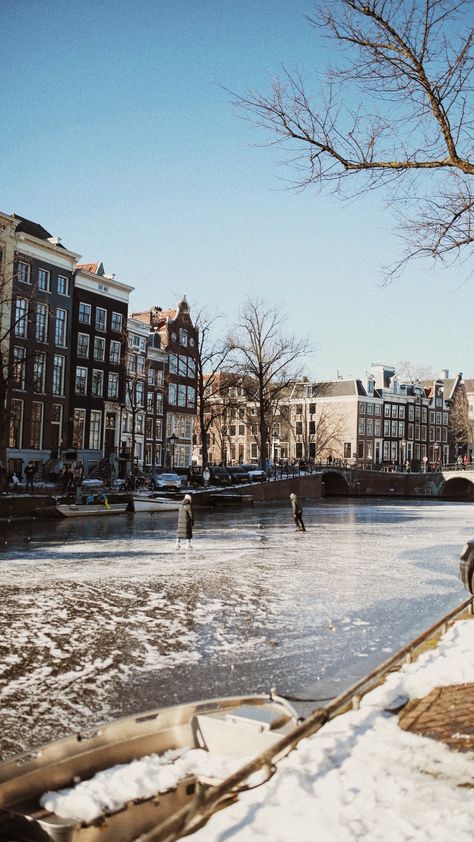 2021 frozen canals in Amsterdam, Netherlands with people skating in the canals Amsterdam Fashion, Golden Girl, Netherlands, Amsterdam, Europe Travel, Frozen, Photography, Travel