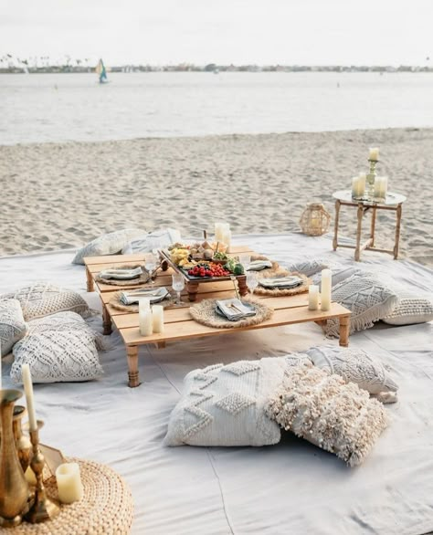 Luxe Picnic, Beach Picnic Party, Picnic Company, Picnic Party Decorations, 111k Followers, Luxury Picnic, Beach Table, Beach Dinner, Backyard Picnic