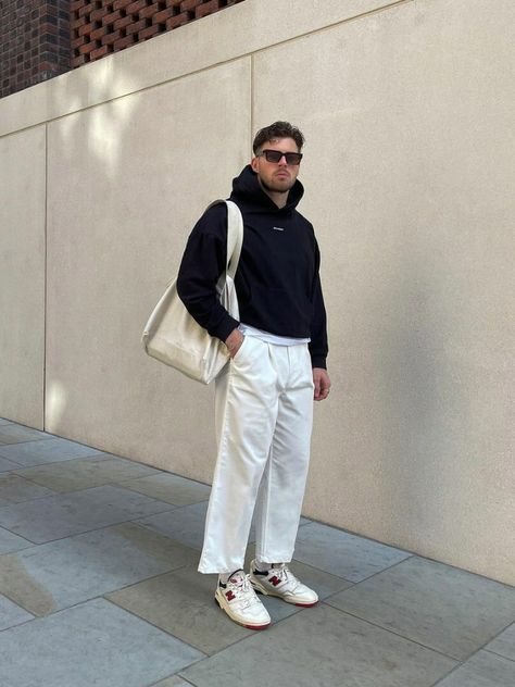 White Pants Outfit Men Casual, White Pants Street Style, Minimal Outfit Men, White Jeans Outfit Men, White Pants Outfit Men, White Pants Outfit, Minimalist Fashion Men, Pants Outfit Men, White Jeans Outfit