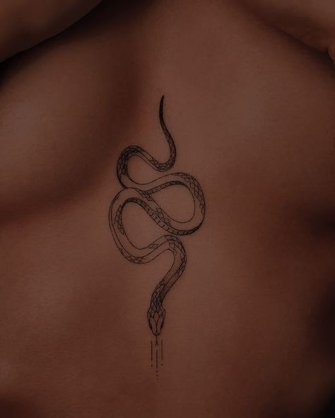 Snake Tattoo Lower Back, Tattoo Cobra, Small Snake Tattoo, Tramp Stamp Tattoos, Idea Tattoo, Perfume Art, Small Snakes, Snake Tattoo Design, 3 Tattoo