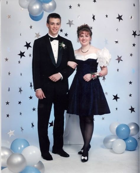 70s Prom Aesthetic, 90s Prom Pictures, 1990 Prom Dresses, 90s Prom Aesthetic, Prom Editorial, Dresses From The 90s, Short Prom Dresses Cheap, 1990s Prom, Prom 80s