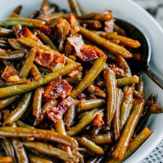 BBQ Green Beans - The Recipe Life Bbq Green Beans, String Bean Recipes, Side Veggies, Freeze Greens, Frozen Green Beans, Beans Recipe, Fresh Green Beans, Green Bean Recipes, Potluck Recipes