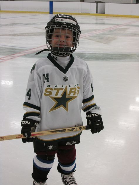 Little hockey player <3 Baby Boy Hockey, Hockey Wife, Boys Hockey, Hockey Kids, Hockey Baby, Future Mom, Hockey Player, Hockey Mom, Boys Playing