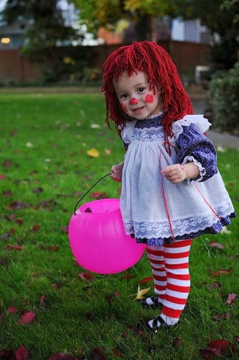 19 D.I.Y Kids' Halloween Costumes That Are So Cute You'll Want To Cry- If these precious children didn't win the best dressed costume in their neighborhood than we don't know who did. From a strong green hulk to a traditional Raggedy Ann, these Halloween outfits are adorable and relatively easy to make. Learn how to make these kiddie costumes at Redbookmag.com! Best Toddler Costumes, Cute Toddler Costumes, Carnaval Kids, Raggedy Ann Costume, Unique Toddler Halloween Costumes, Baby Kostüm, Diy Halloween Costumes For Kids, Homemade Halloween Costumes, Diy Halloween Costume