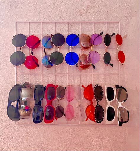 sunglasses organizer Organize Sunglasses Ideas, Sunglasses Hanger Diy, Sunglasses Hanger, Organizers Diy, Diy Glasses, Sunglasses Organizer, Sunglasses Storage, Hanger Diy, Diy Organization