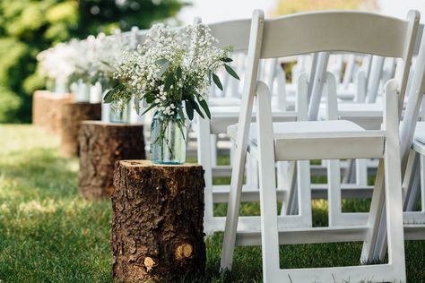 Baby's Breath Arrangements on Tree Stump Backyard Wedding Reception Food, Wedding Aisle Decorations Outdoor, Easy Christmas Tree Decorations, Tree Stump Decor, Olive Photography, Aisle Decorations, Wedding Isles, Christmas Tree Decorating Themes, Wedding Aisle Decorations