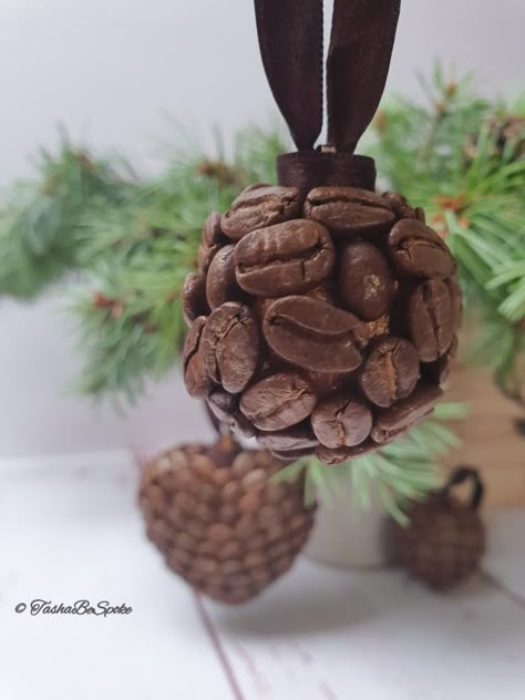 Coffee Bean Ornaments, Coffee Christmas Decorations, Coffee Theme Christmas Tree, Christmas Decor Ideas Coffee Shop, Christmas Coffee Shop Decor, Coffee Themed Christmas Tree, Coffee Christmas Tree, Coffee Shop Christmas Decorations Ideas, Cafe Christmas Decorations Ideas