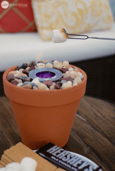 DIY Tabletop S'more Maker Indoor Smores, At Home Date Ideas, Home Date Ideas, Romantic Diy Gifts, Creative Date Night Ideas, At Home Dates, Indoor Camping, At Home Date, Creative Dates