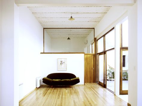 Built by BVW Arquitectos in Buenos Aires, Argentina with date 2010. Images by Lula Bauer / BVW Arquitectos. Our friend and client found this old house in the district of Palermo in Buenos Aires. The house had potential; howev... Wood Architecture, Contemporary Apartment, Light And Space, House Inspo, Interior Walls, 인테리어 디자인, Palermo, White Walls, Interior Spaces