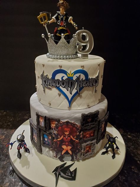 Kingdom Hearts Background, Kingdom Hearts Cake, Quinceanera List, Kingdom Hearts Wedding, Anime Feeling, Kingdom Hearts Tattoo, Kingdom Hearts Crossover, Hearts Cake, Heart Desserts