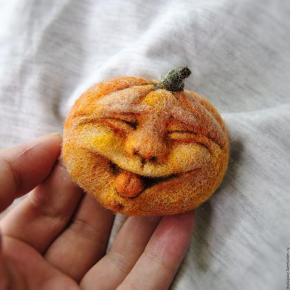 Felted Halloween, Felted Pumpkins, Felted Projects, Felt Pumpkins, Felting Ideas, Felted Wool Crafts, Wool Needle Felting, Wet Felting Projects, Felt Halloween