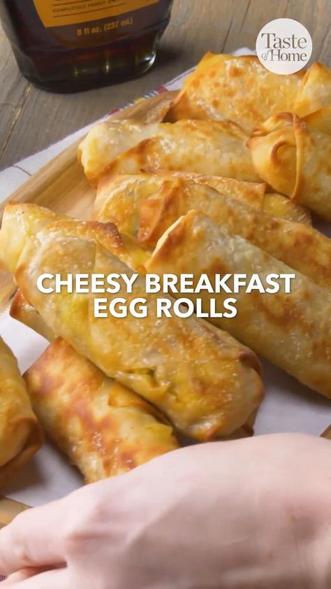 How to Make Cheesy Breakfast Egg Rolls #breakfast #eggrolls #cheese #recipes #foodies Breakfast Spring Rolls, Breakfast Egg Rolls, Egg And Sausage, Cheesy Breakfast, Gyro Recipe, Egg Roll Recipes, Breakfast Burrito, Breakfast Bites, Breakfast Pastries