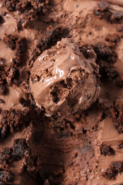 Brownie Fudge Ice Cream - Sweets by Elise Brownie Fudge, Fudge Ice Cream, Fudgy Brownie Recipe, Brownie Ice Cream, Cookie Dough Ice Cream, Mint Ice Cream, Homemade Ice Cream Recipes, Delicious Brownies, No Churn Ice Cream