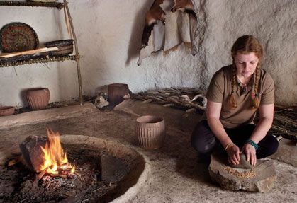 The interior was washed with white chalk found not to far from Stonehenge. It had a central fire pit, and the floors were coated in white chalk. Grinding grain with a quern inside a Neolithic hut Chalk Paint Dining Table, White Chalk Paint, English Heritage, Chalk Drawings, Vintage Sideboard, Iron Age, White Chalk, Stone Age, Mason Jar Diy