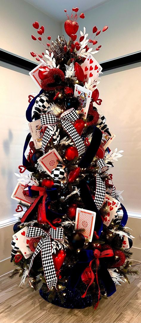 London Theme Christmas Tree, Christmas Tree Theme Decorations, Men Christmas Tree Ideas, Adams Family Christmas Tree, Casino Theme Christmas Tree, Black Christmas Tree Red Ornaments, Poker Christmas Tree, Queen Of Hearts Christmas Tree, Black And Red Christmas Tree Decorations