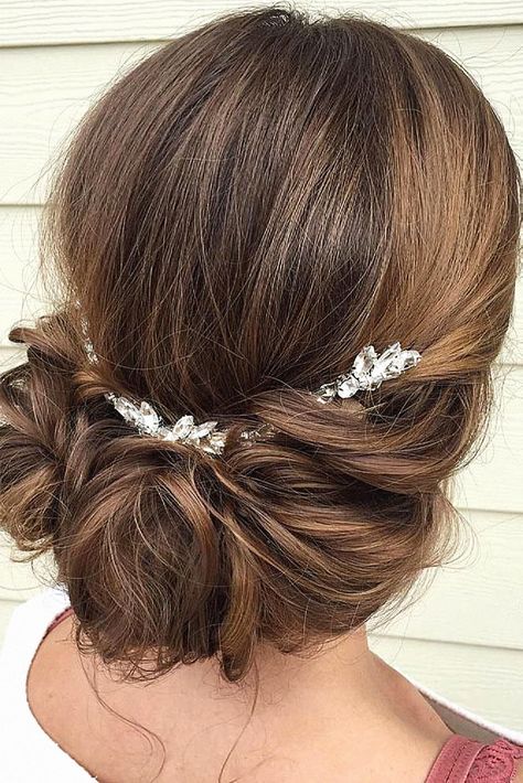 Another simple wedding hairstyle might be chic for your special day. I’m inspired by that for bridal imagery. Keep this inspiration to your bridal collection. Bridal Hair Inspiration, Simple Wedding Hairstyles, Elegant Wedding Hair, Bridal Wedding Hair, Wedding Hair Inspiration, Bridal Hairstyles, Wedding Hairstyle, Simple Wedding, Modern Bride