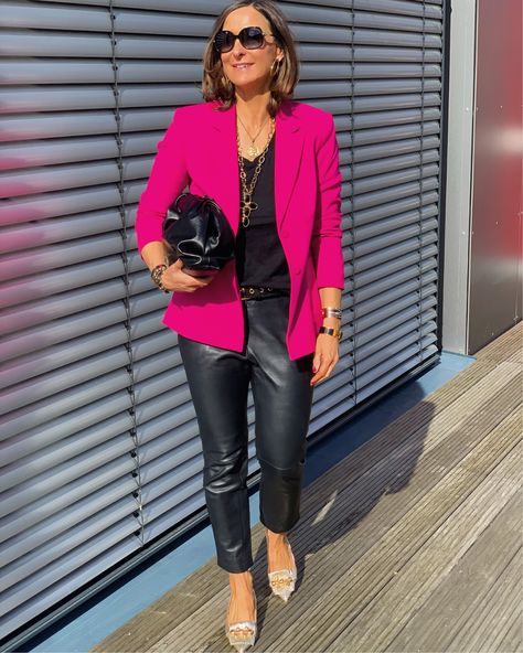 Hot Pink Blazer Outfit Casual, Boho Rocker Chic Style, Hot Pink Blazer Outfit, Pink Blazer Outfit, Hot Pink Blazers, Blazer Outfits Casual, Look Rose, Blazer And Skirt Set, Color Blocking Outfits