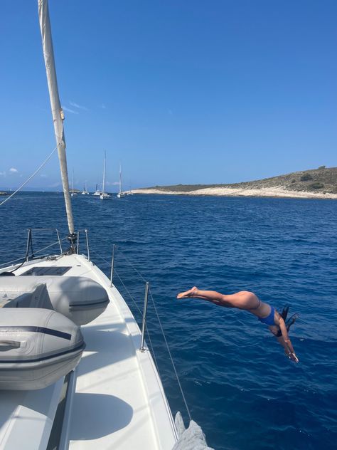 #yacht #yachtweek #jumping #ocean #bestfriend #europe #croatia #summerineurope #boating Sailing Boat Pictures, Sailing In Croatia, Jumping Off Yacht, Yatch Week, Croatia Yacht Week, Yacht Vibes, Greece Sailing, Yacht Week Croatia, Boat Vibes