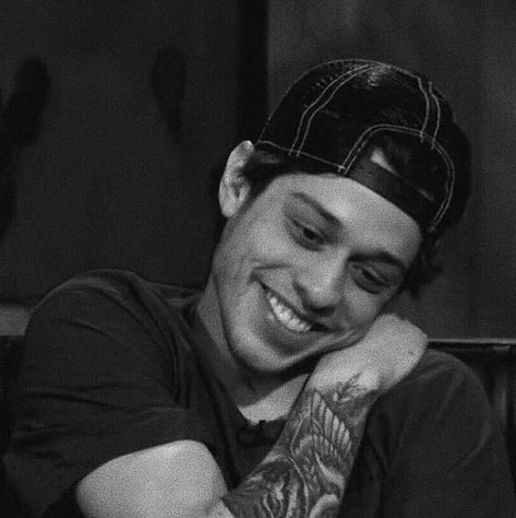 Pete Davidson Aesthetic, Jimmy Fallon Show, People Smiling, Pete Davidson, Colson Baker, That Smile, Matthew Gray Gubler, Hottest Guy Ever, Quality Pictures