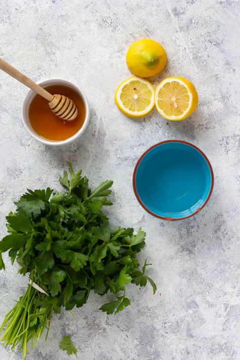 How To Make Parsley Tea And Its Benefits • Mocktails And More Parsley Tea Benefits, Parsley Benefits, Parsley Tea, Tea With Honey, Tea Benefits, Types Of Tea, Lemon Tea, Flavored Tea, How To Make Tea