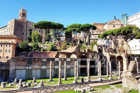 Palatine Hill Rome, Fairytale Locations, Rome Tourist, Arch Of Titus, Hill Photo, Italy Tourism, Rome Attractions, Italy History, Palatine Hill