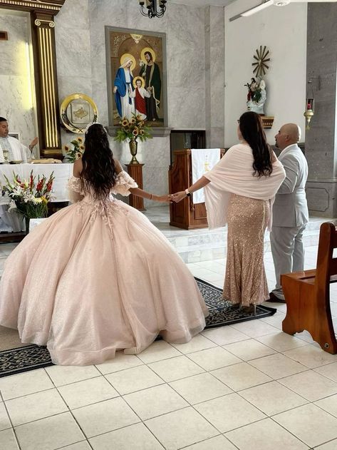 Ballerina Pink Quince Dress, Champagne Pink Quince Dress, Pink Flower Quinceanera Theme, Pink Perfection Quinceanera Theme, Quince Ideas Pink, Pink Chambelan Outfits, Pink Quince Court, Champagne Pink Quinceanera Dresses, Chambelanes Outfits Quinceanera Pink