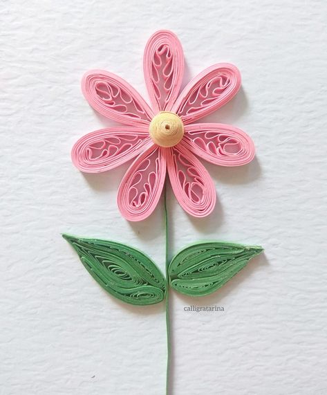 Easy paper quilling flower using a hair comb for beginners Watch how to make on my YouTube Channel CALLIGRATARINA Quilling For Beginners, Easy Paper Quilling, Paper Quilling Flower, Paper Quilling Flowers, Quilling Flowers, Quilling Paper, Making Paper, Quilling Designs, Paper Quilling