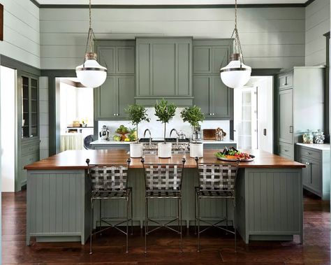 Best Paint For Kitchen, Sage Green Kitchen, Green Kitchen Cabinets, Farmhouse Kitchen Cabinets, Cottage Kitchens, Kitchen Paint Colors, Green Cabinets, Kitchen Design Trends, Kitchen Cabinet Colors