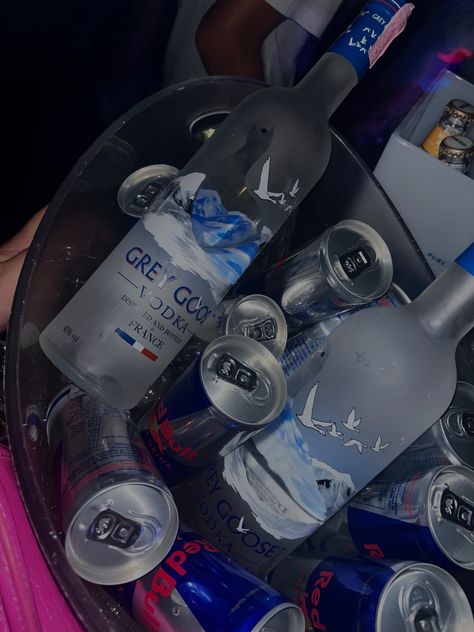 Vodka Redbull, Pink Retro Wallpaper, Alcohol Pictures, Alcoholic Drinks Pictures, Pretty Alcoholic Drinks, Grey Goose Vodka, Party Drinks Alcohol, Couple Goals Teenagers Pictures, Alcohol Party