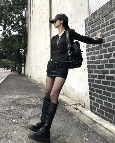 Date Outfit Casual, Wearing All Black, Inspo Board, Baggy Pants, 가을 패션, Outfit Goals, Edgy Outfits, Kpop Outfits, Korean Outfits