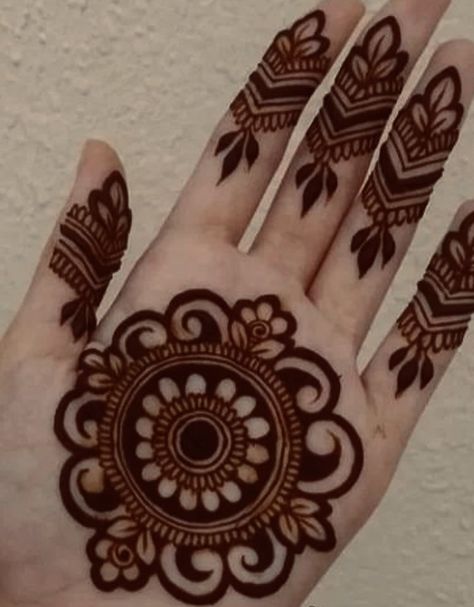 Henna Design Hand, Henna Finger Designs, Henna Design Simple, Henna Hand Designs, Small Henna Designs, Beautiful Simple Mehndi Design, Henna Flower Designs, Simple Henna Designs, Simple Mehendi Designs