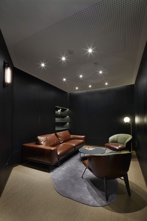 Vip Room of TH CAPITAL office Shanghai. The products here are selected from NATUZZI. Bar Vip Room, Vip Room Interior, Vip Room Club, Vip Lounge Design, Vip Room Design, Room Ideas Beachy, Sala Lounge, Modern Teen Boy Bedroom, Room Ideas For Men Bedroom