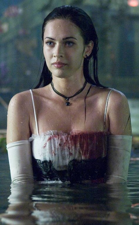 Classic Scary Movies, Megan Fox Jennifer's Body, Horror Movie Costumes, Scary Movie Night, Spirit Fanfic, Film Theory, Horror Costume, Best Horror Movies, Jennifer's Body