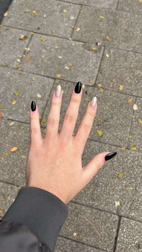 black and silver glitter nails almond point trendy nails 2022 Taylor Swift Concert Nails Reputation, Reputation Taylor Swift Nail Art, Reputation Nails Short, Taylor Swift Nails Rep, Taylor Swift Reputation Inspired Nails, Reputation Taylor Nails, Taylor Reputation Nails, Eras Tour Nails Reputation, Reputation Nail Ideas